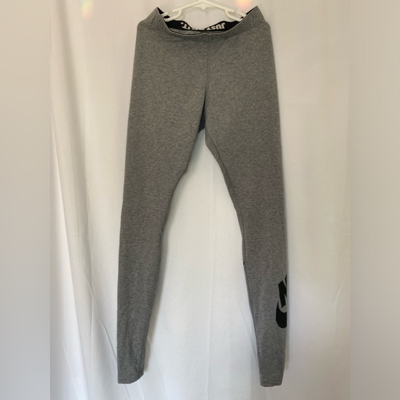 NIKE Leggings Gray with black nike logo size XS great for yoga or gym workouts - Picture 1 of 7